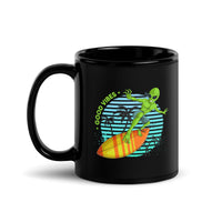 Good Vibes Surfing Alien Black Glossy Mug