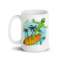 Good Vibes Surfing Alien White glossy mug