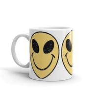 Alien Smiley White glossy mug