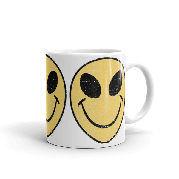 Alien Smiley White glossy mug