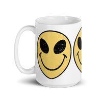 Alien Smiley White glossy mug