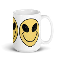 Alien Smiley White glossy mug